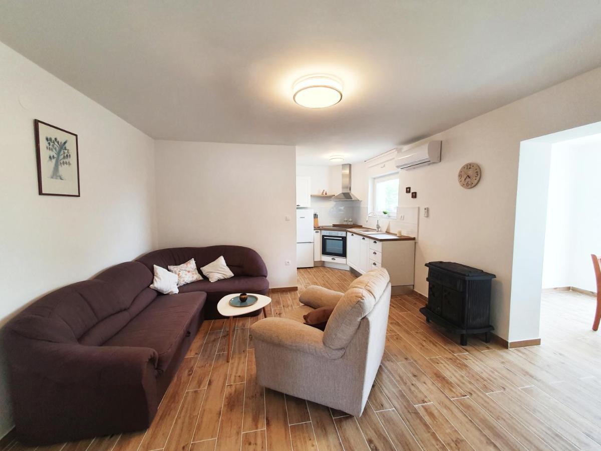 Apartmani Daniela Murter Eksteriør billede