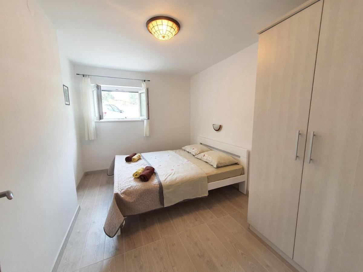 Apartmani Daniela Murter Eksteriør billede